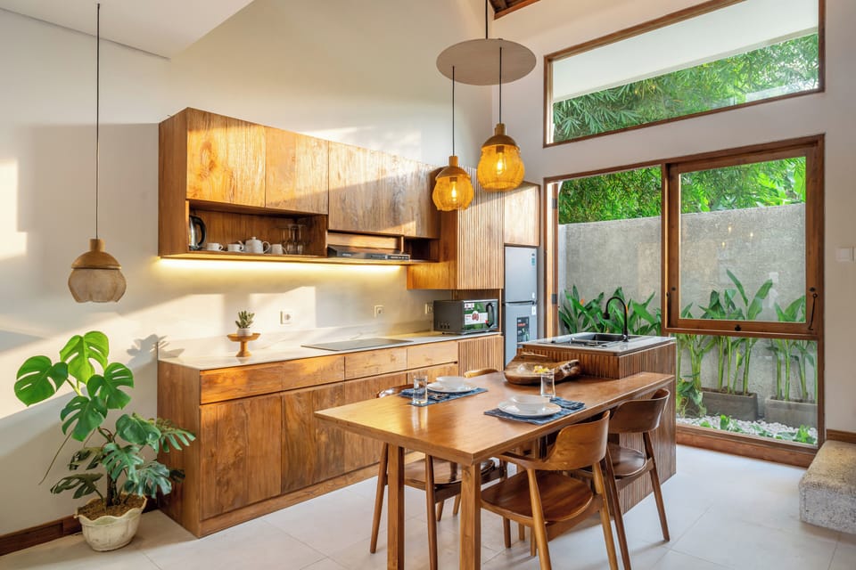 Deluxe Villa | Dining room