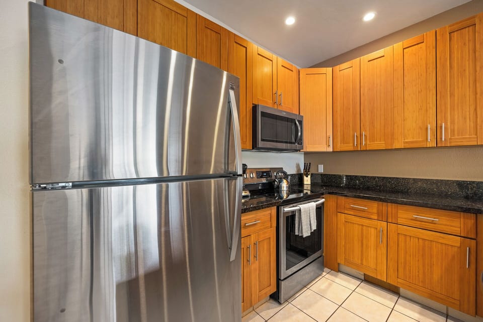 Deluxe Condo, Lanai, Ocean View | Private kitchen | Coffee/tea maker, full-size fridge, microwave, oven