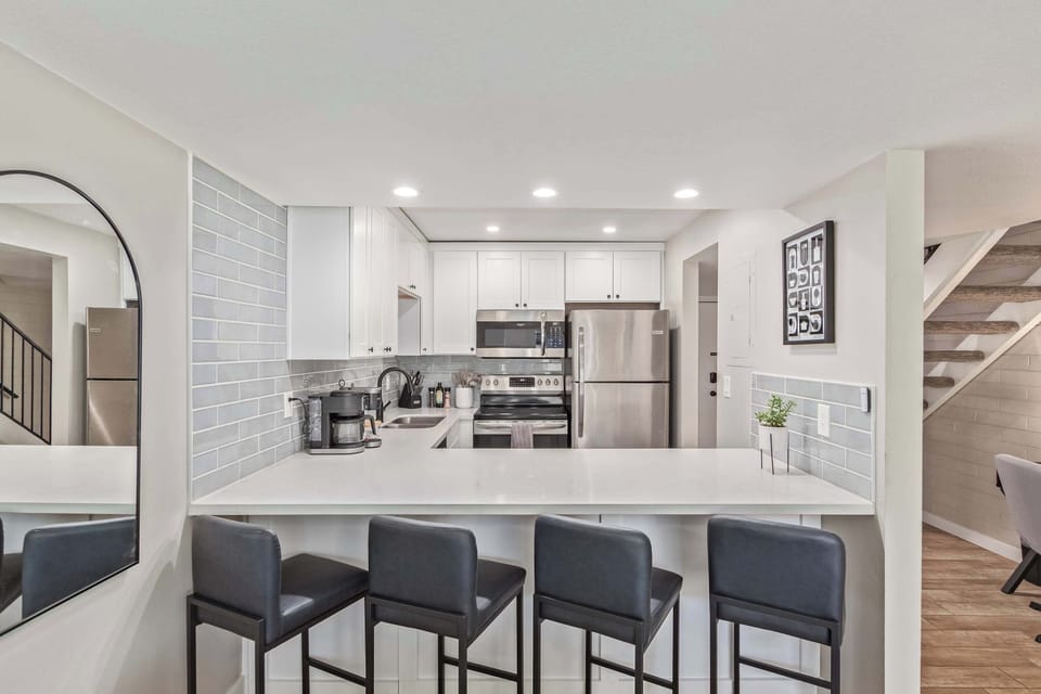 Kitchen bar with seating for four