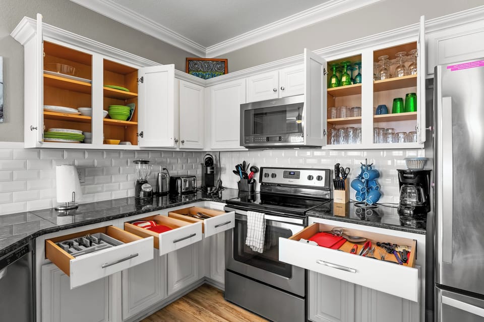 ✨ Cook up some fun in this gorgeous kitchen! With pristine white cabinets and all the modern appliances you need, it's the perfect place to whip up your favorite meals or entertain guests. 🍳🥗 Ready to make lasting memories? Book my property now and let the culinary adventures begin! 🏡✨