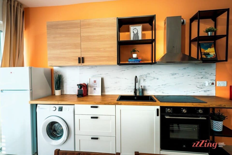 Fully equipped kitchen - with washing machine