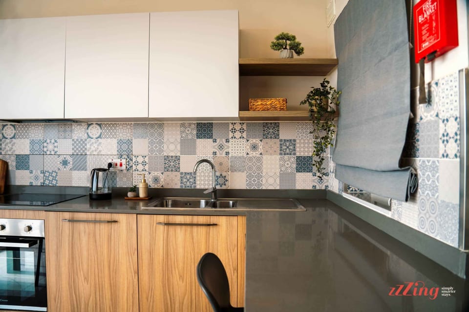 The fully equipped kitchen