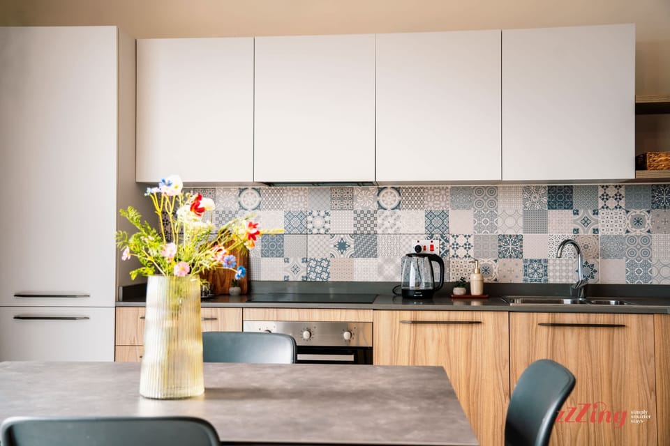 The fully equipped kitchen