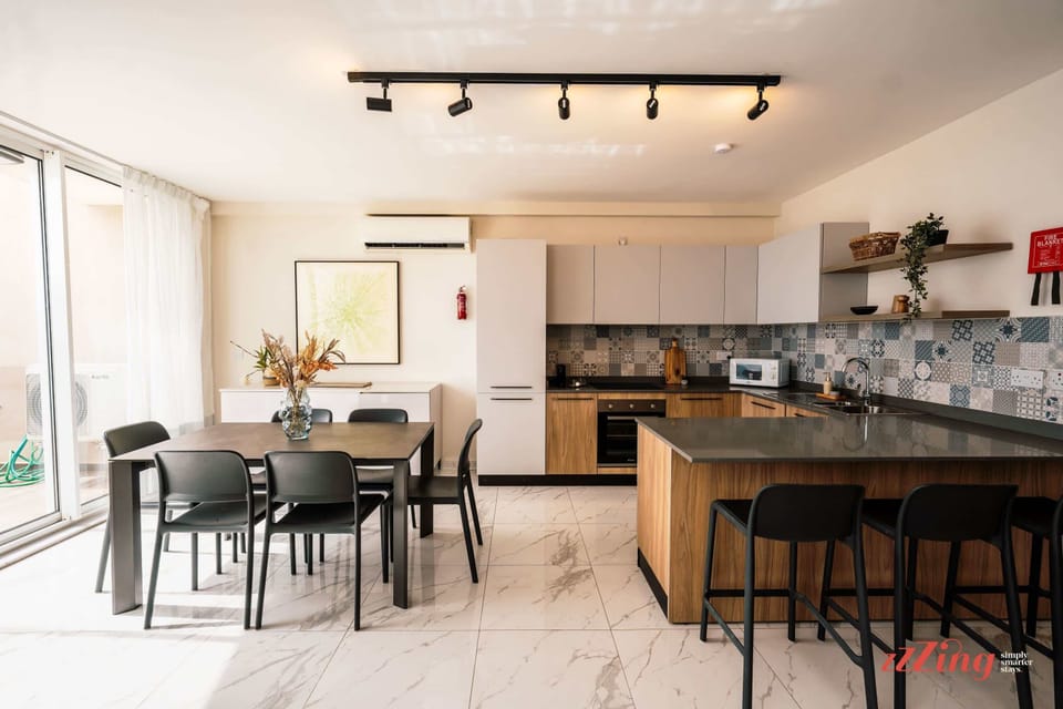 Dining/Kitchen