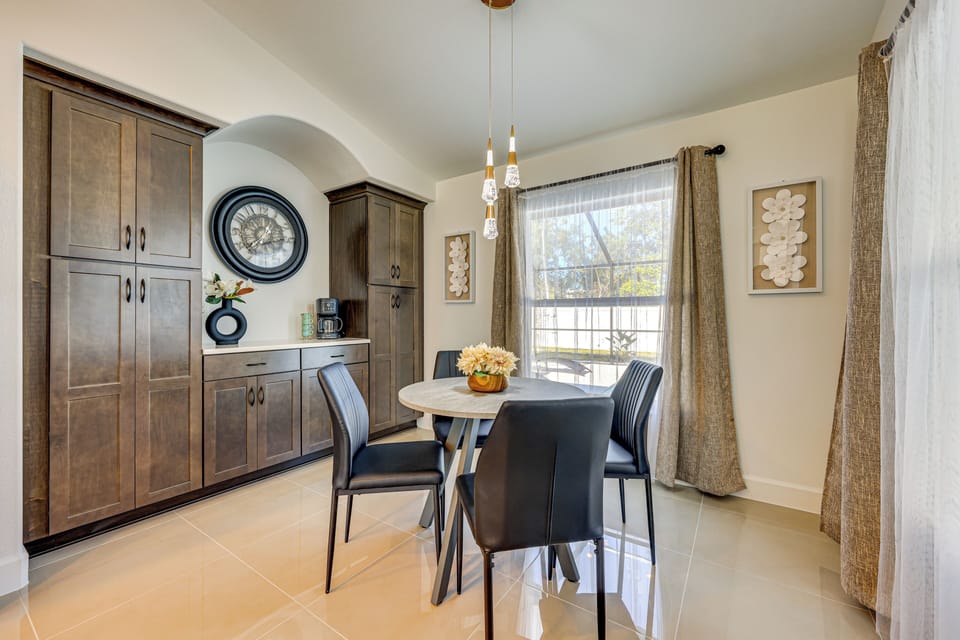 House (4 Bedrooms) | Interior