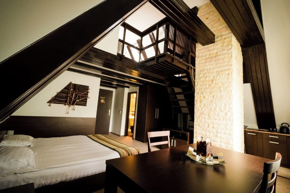 Deluxe Suite, Garden View | WiFi (free)