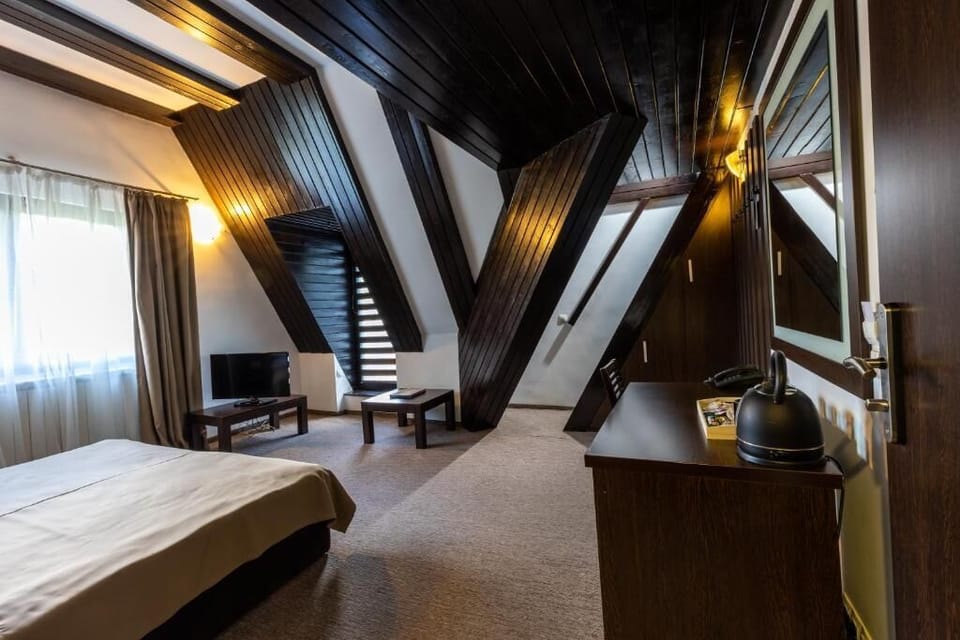 Comfort Suite, Balcony, Mountain View | WiFi (free)