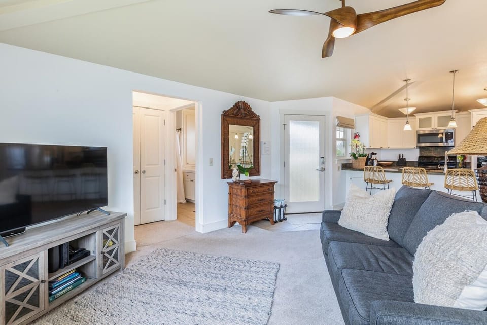 Condo, 3 Bedrooms | Living area | Smart TV
