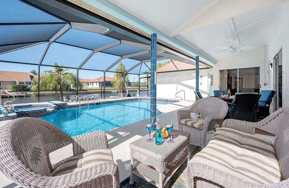 Outdoor Covered Lanai with Conversation Corner and Western Sunset Views