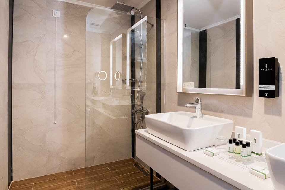 Classic Suite, City View | Bathroom | Shower, hair dryer, slippers, towels