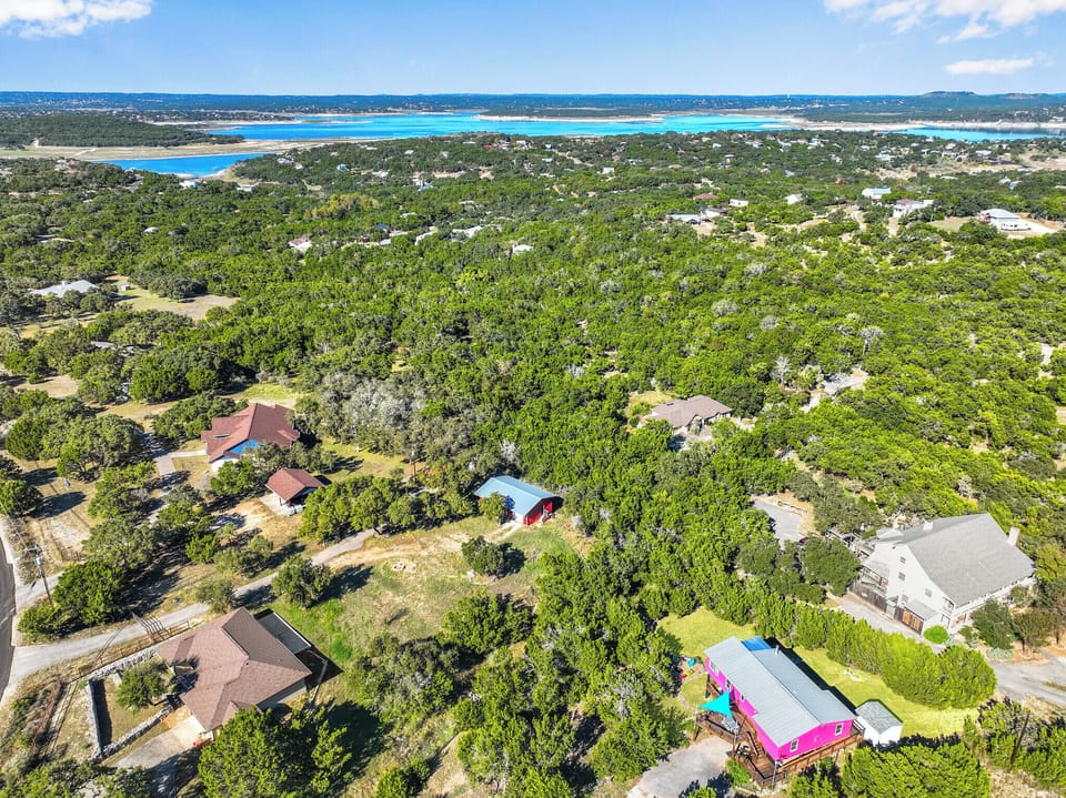 Close proximity to Canyon Lake