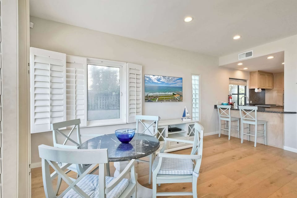 Condo, Multiple Beds, Patio, Ocean View (Beachfront Sunset) | Dining