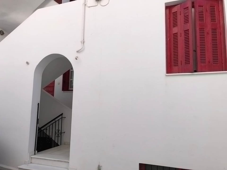 House | 2 bedrooms, desk