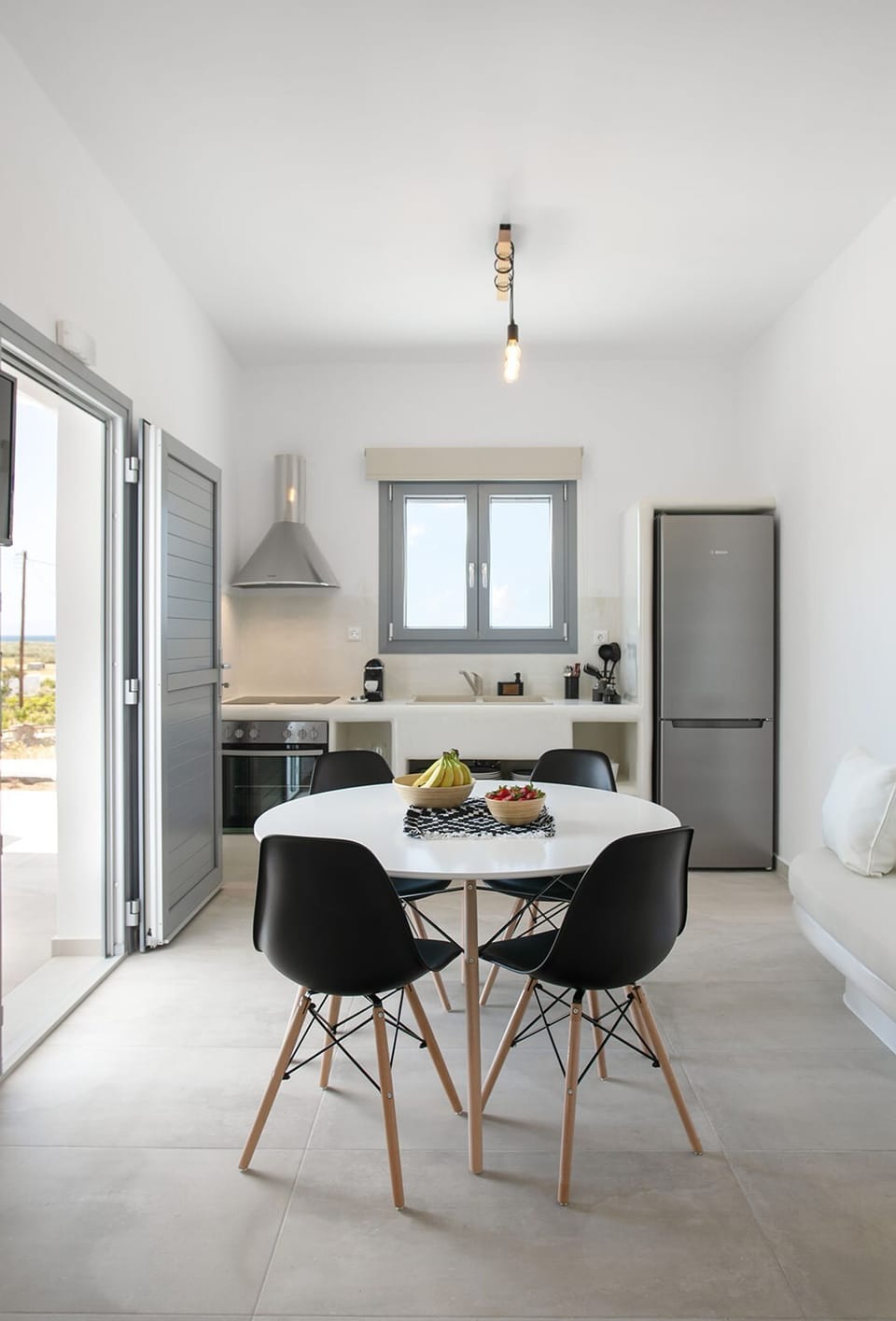 House | 1 bedroom, desk