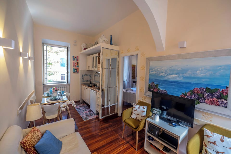 Apartment | Living area | 40-cm TV with satellite channels