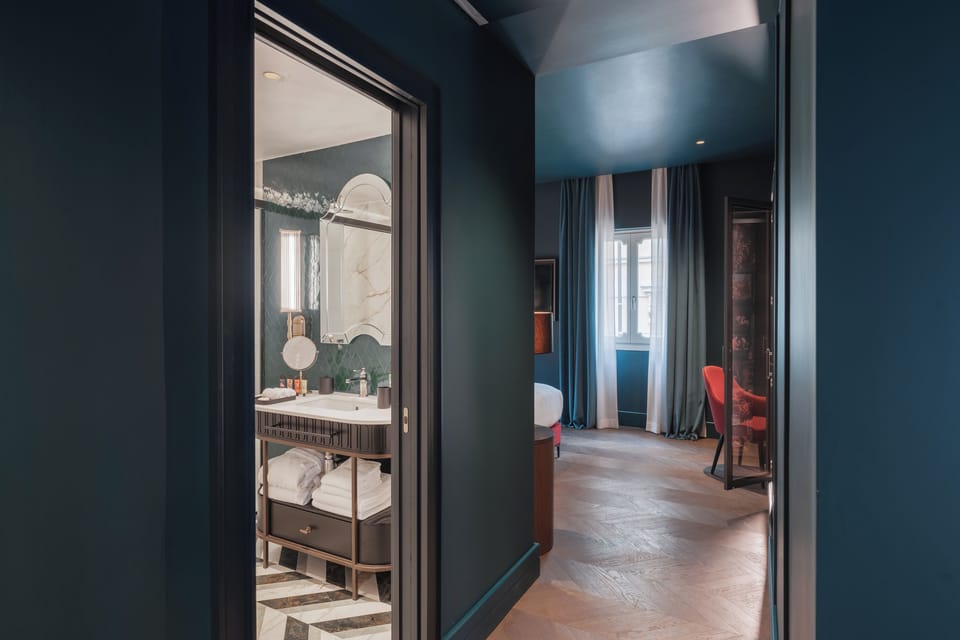 Room (Prestige) | Premium bedding, minibar, in-room safe, desk