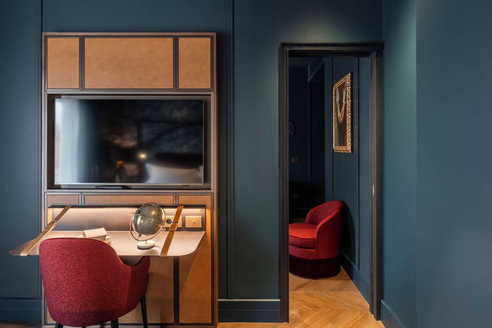 Signature Suite (Doge) | Premium bedding, minibar, in-room safe, desk