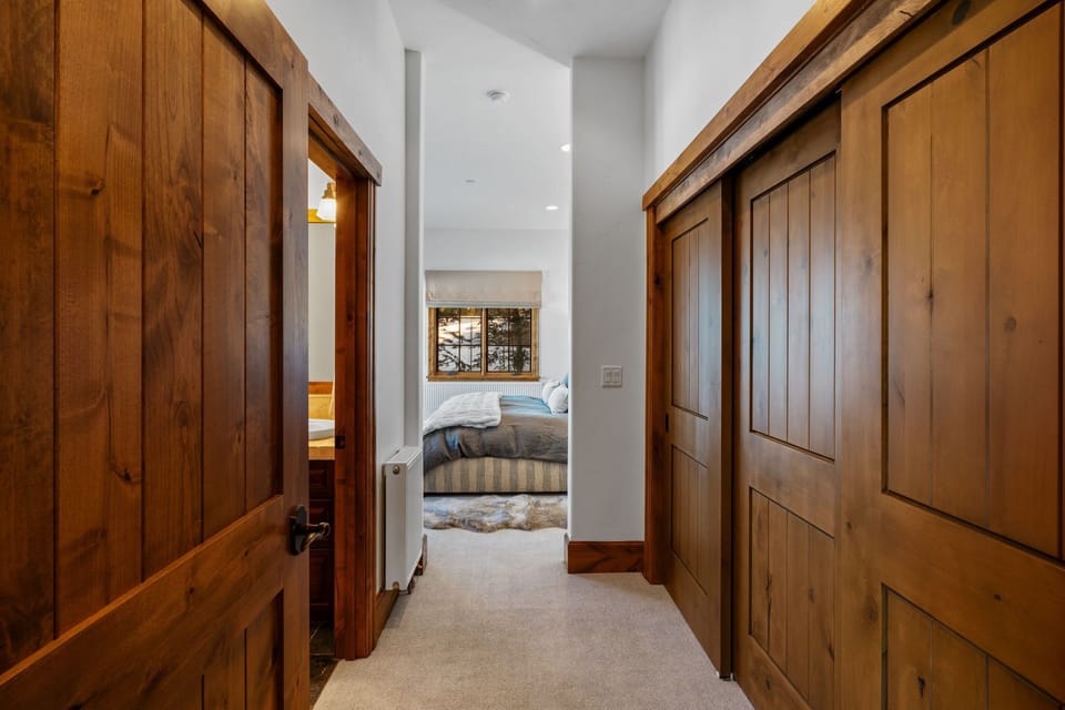 King bed off second living area