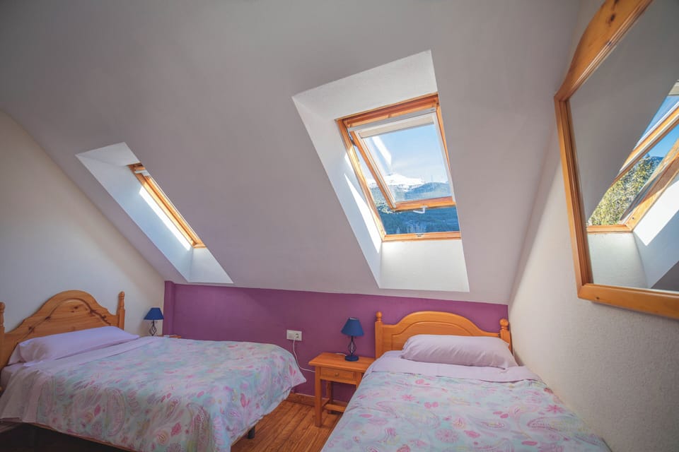 Basic Triple Room | Desk, free WiFi