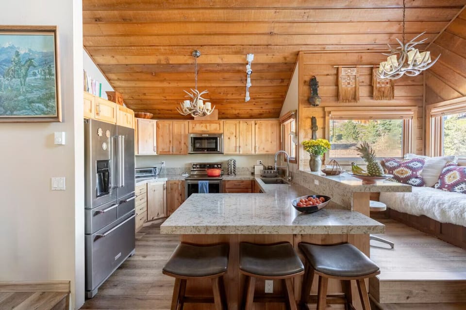 Open dining space with seating