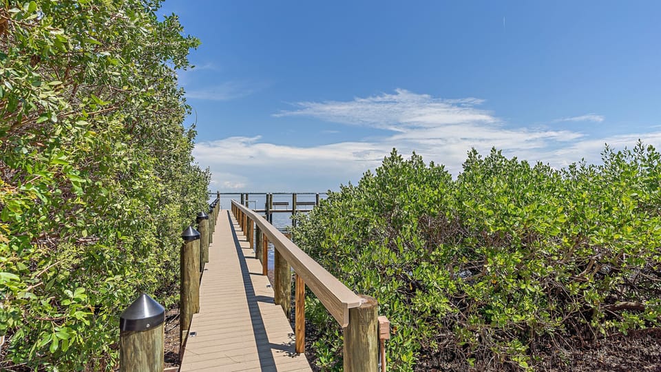 Stroll down the scenic boardwalk for easy access to the community boat dock and Sarasota Bay, perfect for tranquil fishing, boating, or simply enjoying the beautiful Longboat Key nature.