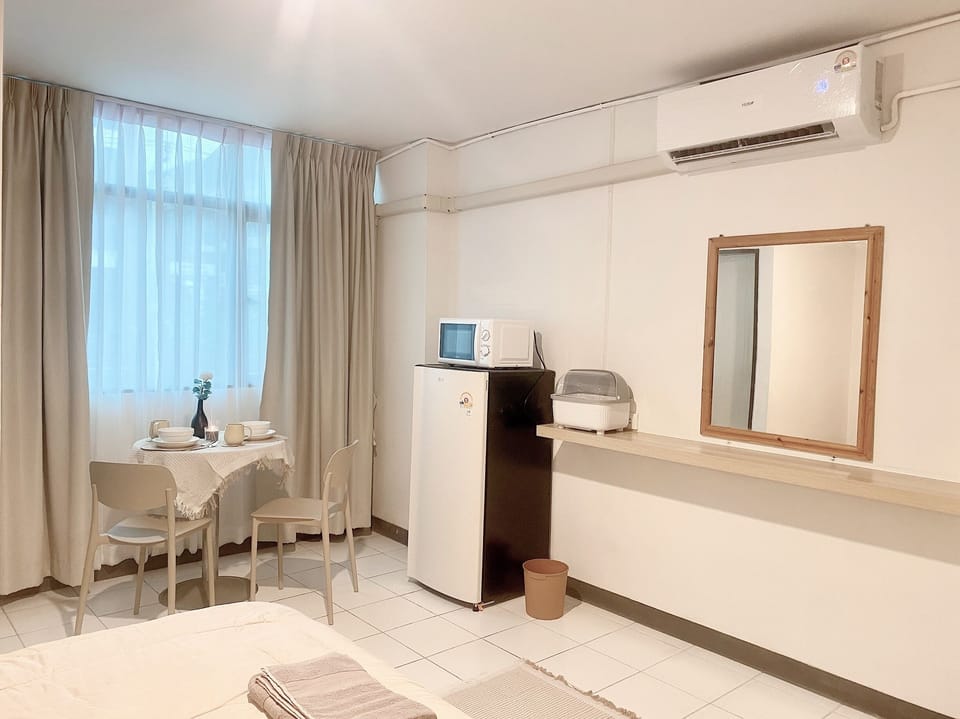 Desk, laptop workspace, iron/ironing board, free WiFi