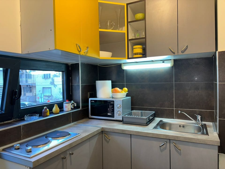 Standard Apartment, City View | Private kitchen | Espresso maker, coffee/tea maker, electric kettle