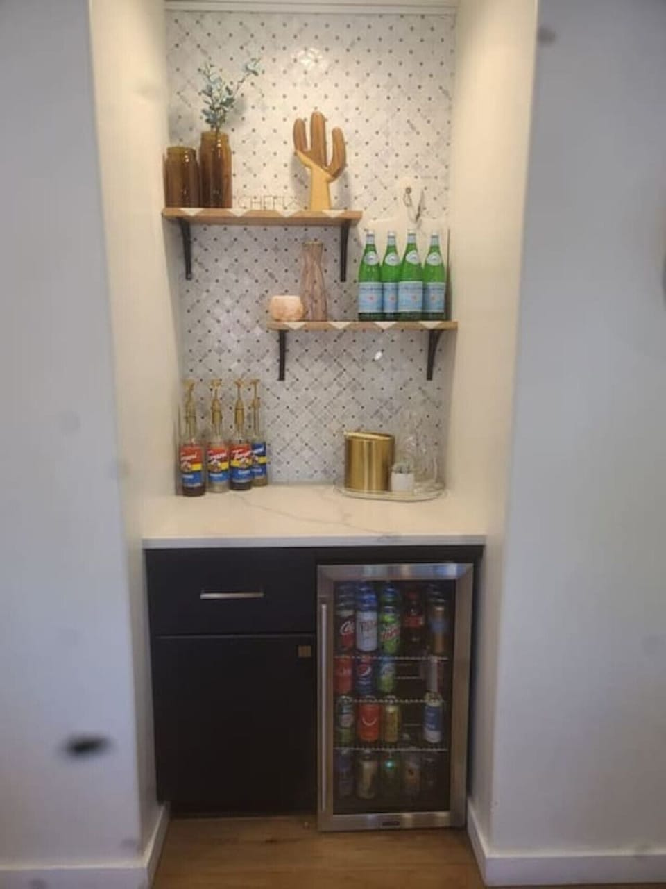 Soda bar and ice maker
