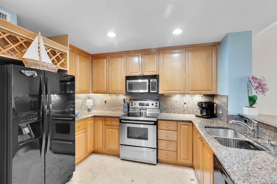 Kitchen, fully stocked,  if you plan to cook on vacation :)