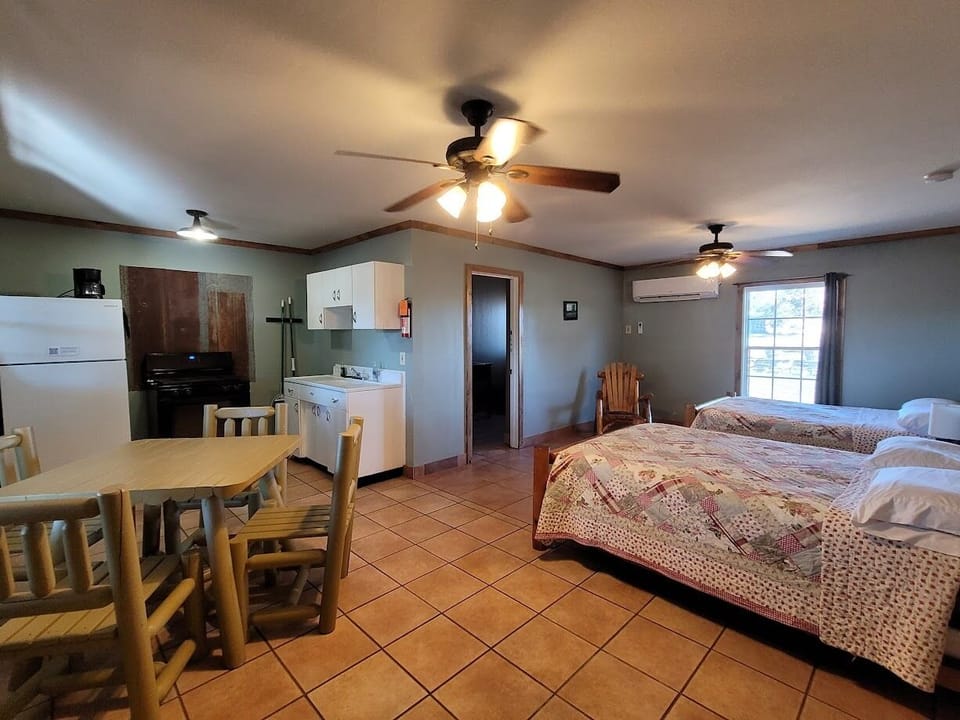 Motel 9 Main Room (2 Full Beds & Kitchen)
