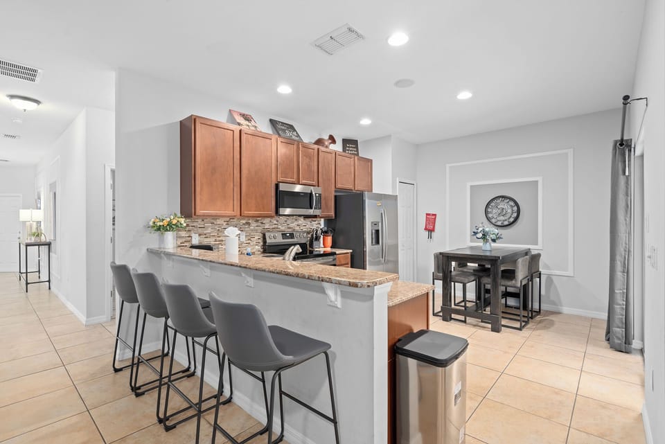 Full kitchen with all the essentials!