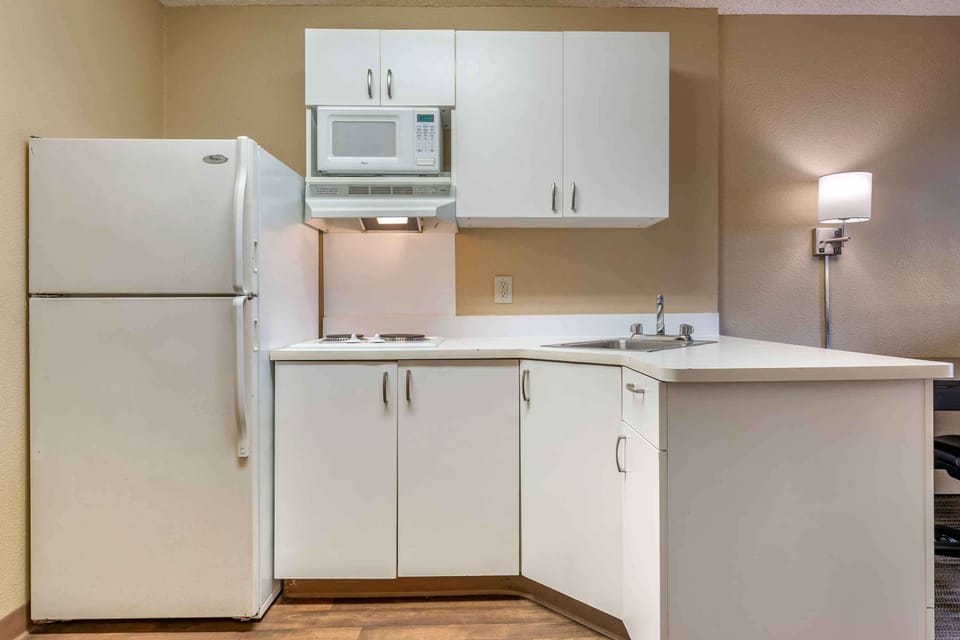 Studio, 1 Queen Bed, Non Smoking | Private kitchen | Fridge, microwave, stovetop, coffee/tea maker