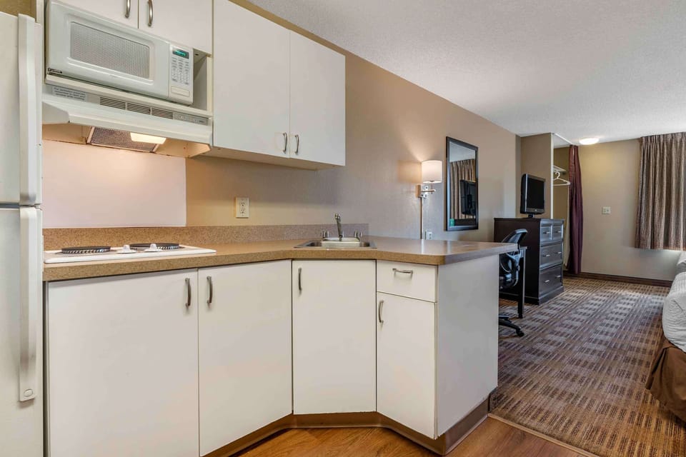 Fridge, microwave, stovetop, coffee/tea maker