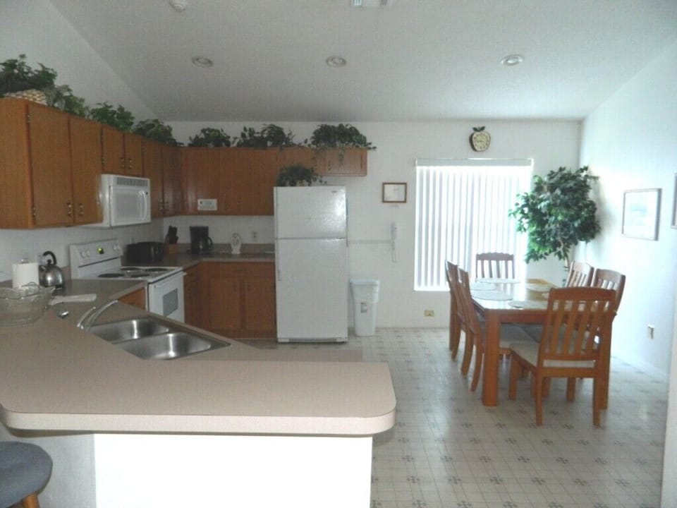 Villa, Multiple Beds, Pool Access, Pool View (4 Bed Florida Villa) | Private kitchen | Fridge, microwave, oven, stovetop