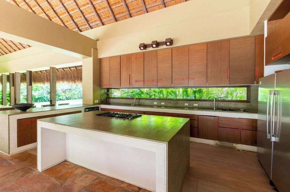 Deluxe House, Patio, Garden View | Private kitchen