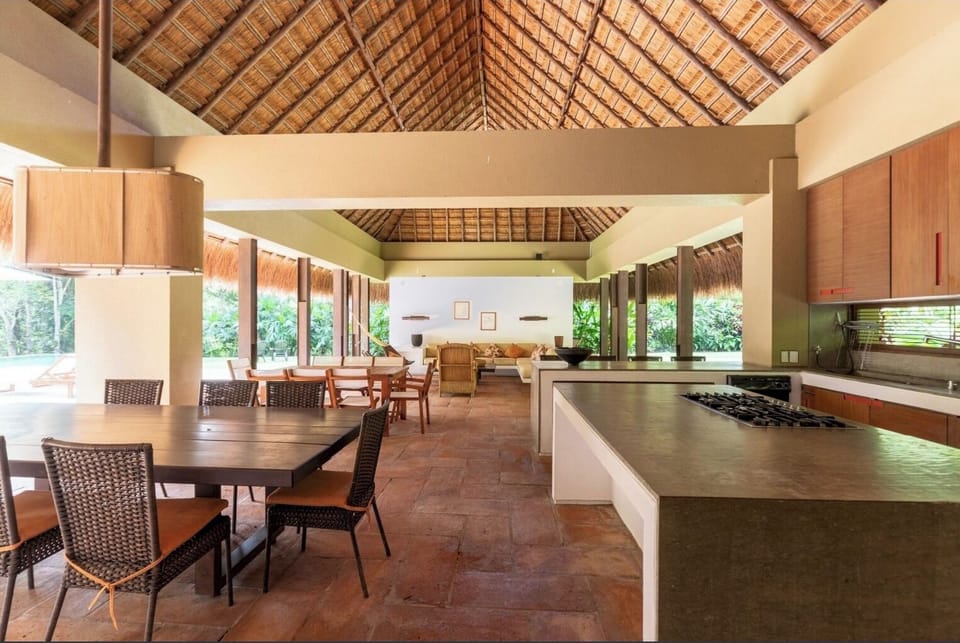 Deluxe House, Patio, Garden View | Living area