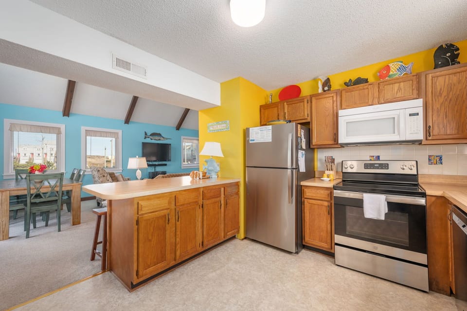 KDH425: Kill Devil Hills 425 | ML Kitchen - Island Seating for 3