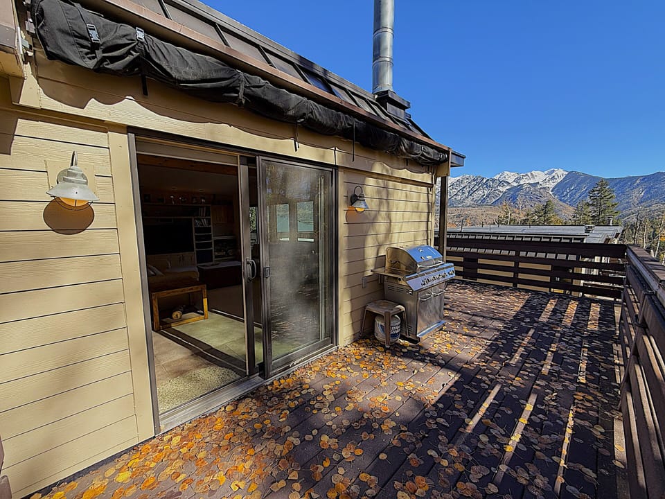 Large, Wrap-Around Balcony Deck w/Grill