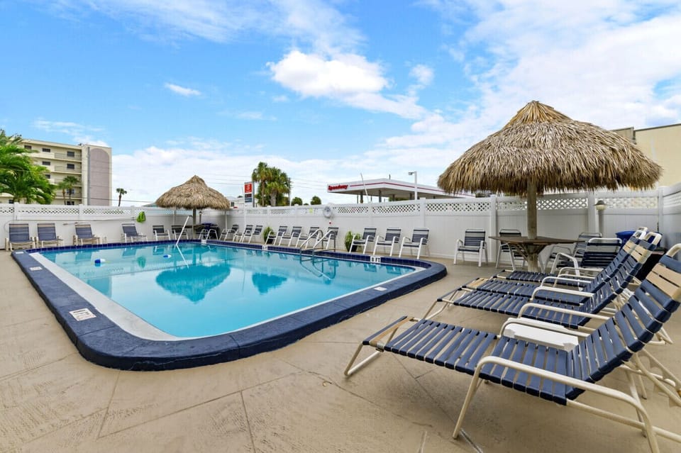Pool w/ loungers
