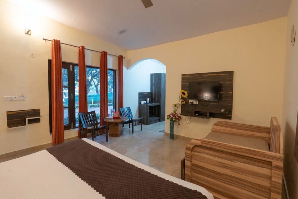 Luxury Cottage, Balcony, Garden View | Desk, laptop workspace, iron/ironing board, free WiFi