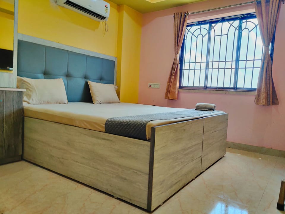 Deluxe Double Room, Courtyard View | Desk, free WiFi
