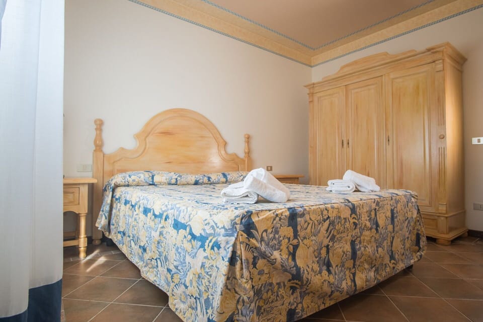 Autumn, Bedroom, Spring, Summer