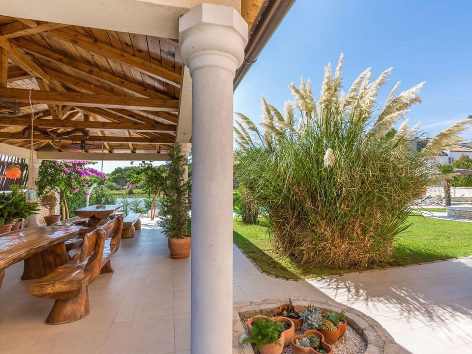 Resort, Flowerpot, Shade, Garden, Eco Hotel, Hacienda, Estate, Outdoor Structure, Landscaping, Column