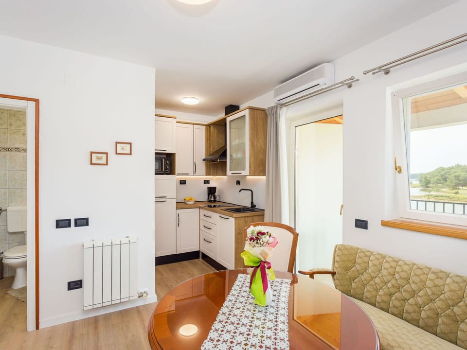 Wall, Wood, Interior Design, Flooring, Floor, Home, Apartment, Furniture, Ceiling, Room