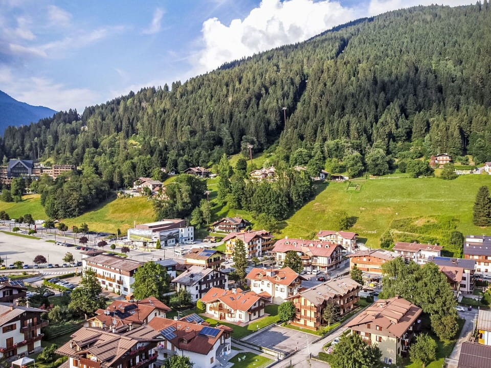 Mountainous Landforms, Mountain, Landscape, House, Residential Area, Hill Station, Hill, Highland, Village, Human Settlement