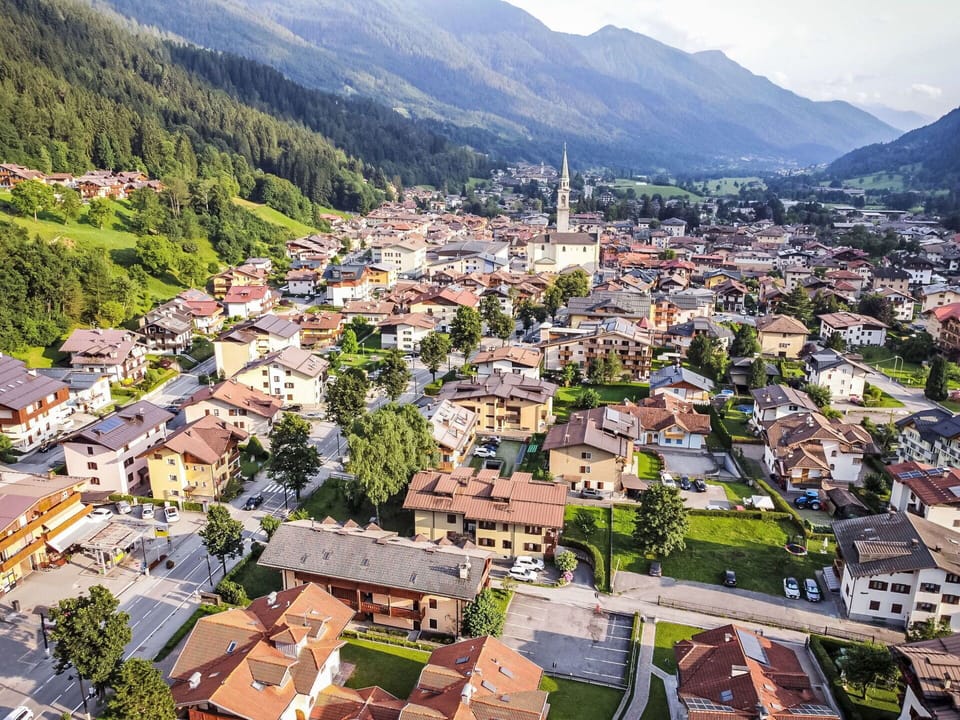 Neighbourhood, Hill, Human Settlement, Village, Hill Station, Tourist Attraction, Mountain Range, Suburb, Valley, Bird'S-Eye View