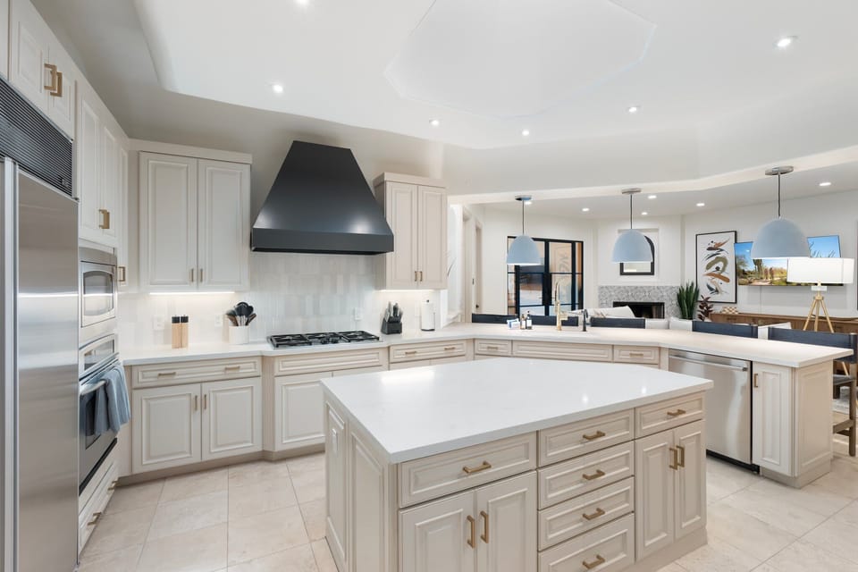 Fully stocked gourmet kitchen for the chef in every group