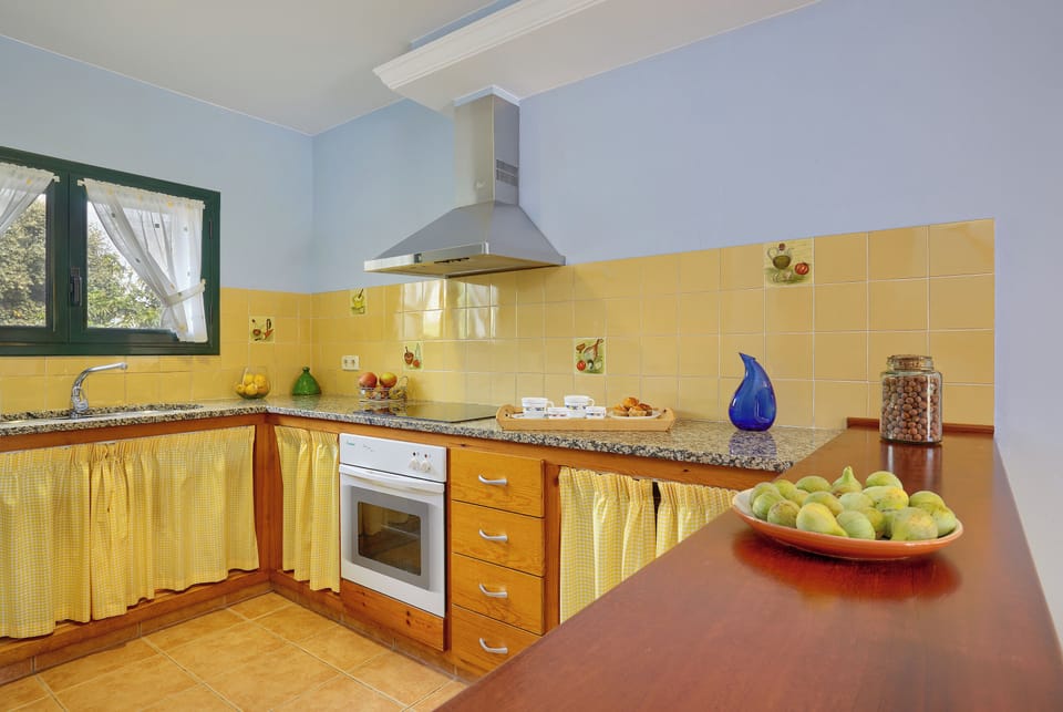 Comfort Apartment, 2 Bedrooms, Kitchen, Pool View | Private kitchen | Fridge, microwave, oven, stovetop