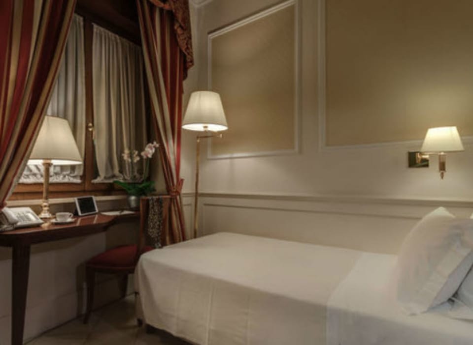 Single Room | In-room safe, desk, blackout drapes, soundproofing