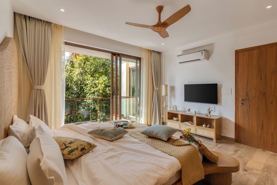 Luxury Room, Pool View | Iron/ironing board, free WiFi